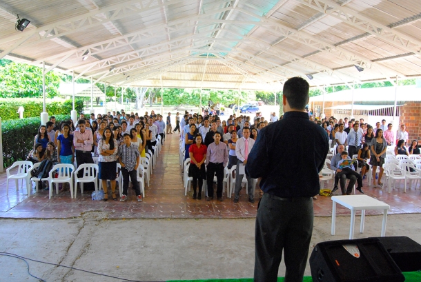 Estudiantes de educación superior y profesionales adventistas del Noreste Colombiano participan en actividades del IV Encuentro de Universitarios el pasado 4 de junio [Foto: Kendy Santander]